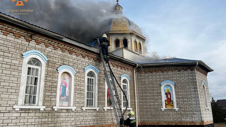 На Київщині горіла церква - фото 1
