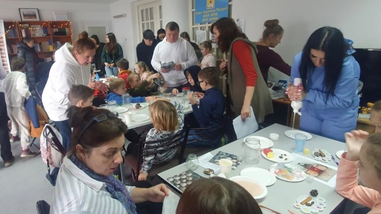 У Румунії для українських дітей провели захід, присвячений різдвяним традиціям - фото 1