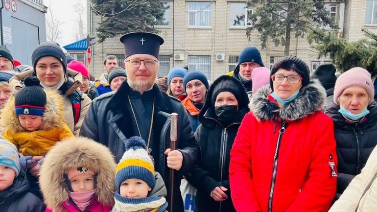 У Дніпрі сотні українських родин-переселенців отримали допомогу від Вселенського Патріарха - фото 1