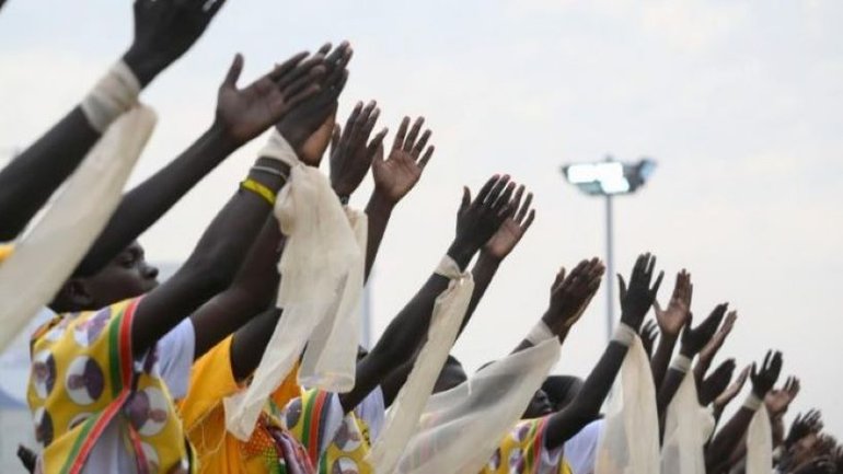 Після зустрічі з Папою президент Південного Судану помилував 70 в’язнів - фото 1
