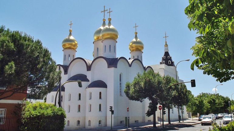 Чому українці, які виїхали до Європи, ходять до храмів РПЦ, та як нові прихожани впливають на ставлення до війни - фото 1