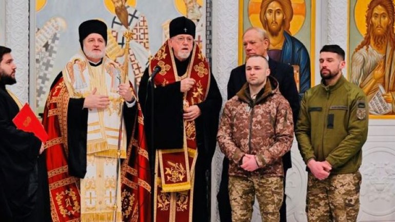 Архиєпископ Америки Елпідофор очолив молебень за мир в Україні - фото 1