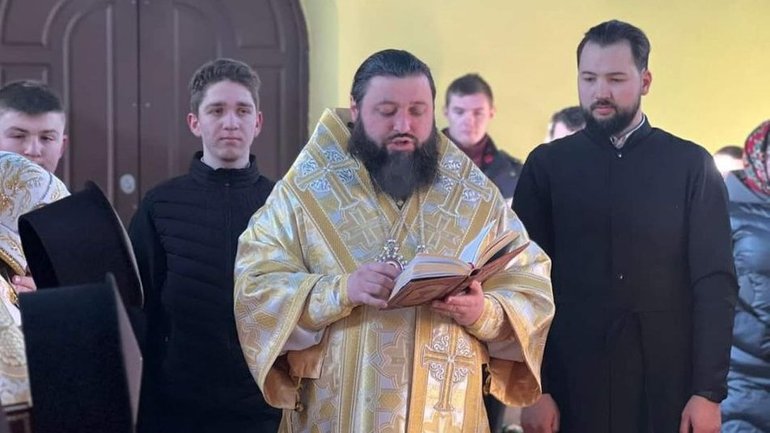 Єпископ ПЦУ відправив Богослужіння в Угорницькому монастирі, який належав УПЦ МП - фото 1