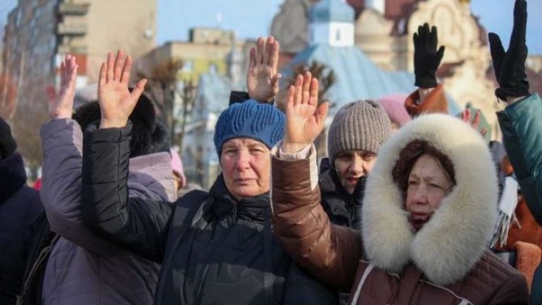 Перейдеш у ПЦУ - втечу до родини в Росію, - дружина поставила ультиматум чоловіку-священику - фото 1