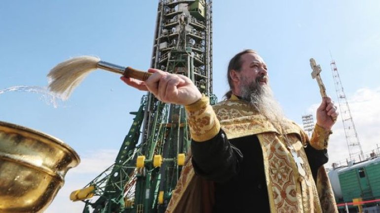 В РФ священик встановив таксу на освячення гумдопомоги окупантам - фото 1