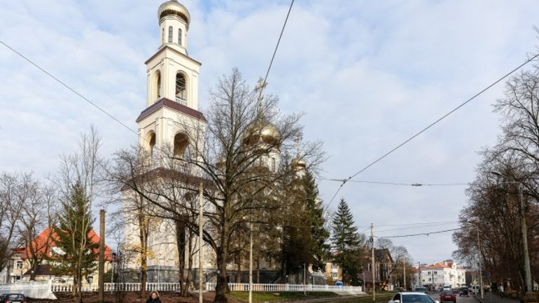 Штормовий вітер зірвав хрест з куполу храму в Калінінграді - фото 1