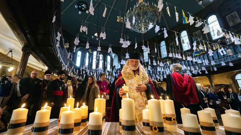 Британські лідери помолилися за мир в Україні в катедральному соборі Пресвятої Родини в Лондоні - фото 1