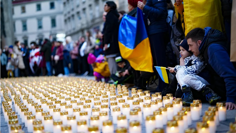 У центрі Відня запалили п’ять тисяч свічок заради українських дітей - фото 1