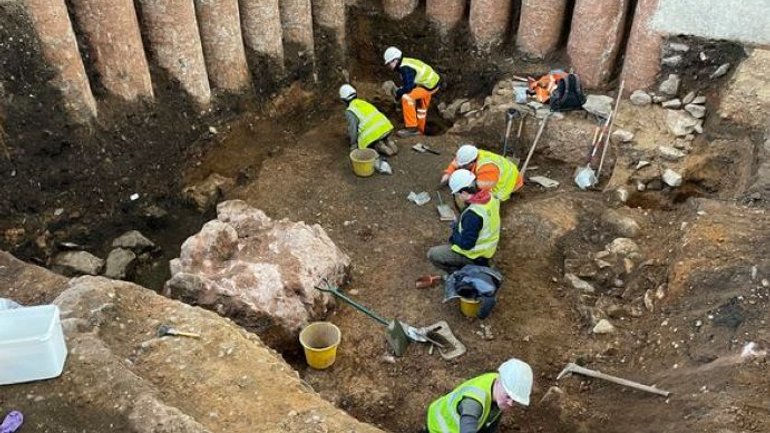 Археологи виявили римський храм під цвинтарем у центральній Англії - фото 1