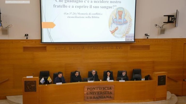 У Папському університеті в Римі говорили про війну в Україні - фото 1