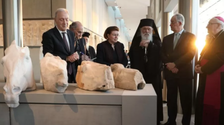Ватикан повернув Греції фрагменти скульптур Парфенона - фото 1
