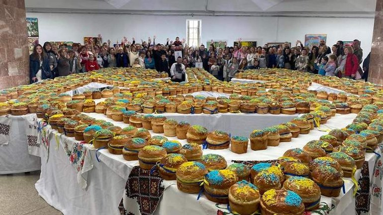 З 1000 пасок у Львові створили найбільший в Україні тризуб - фото 1