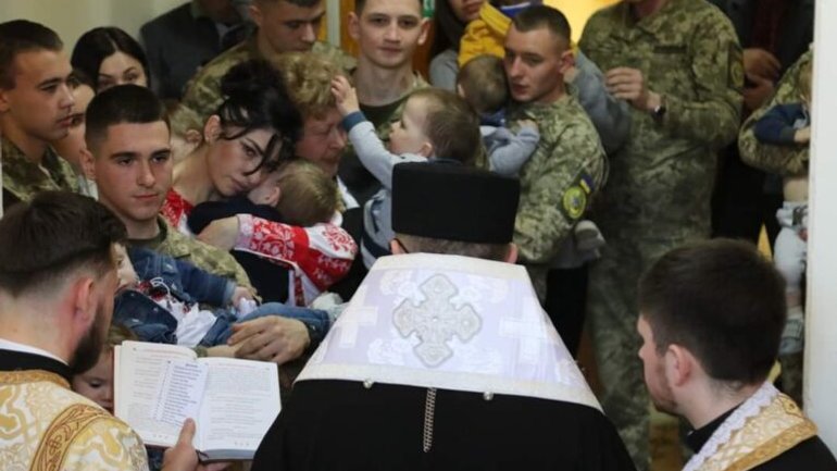 У Львові майбутні офіцери стали хрещеними батьками для 16 сиріт з Луганщини - фото 1