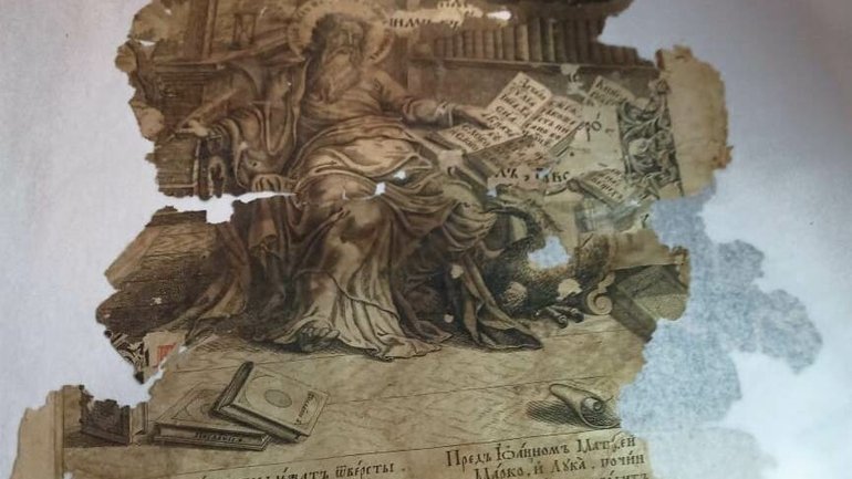 В Харьковской области реставрируют Евангелие XVIII века, спасенное во время оккупации Изюма - фото 1