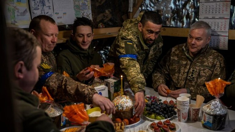 Наєв привіз військовим на позиції паски, освячені Митрополитом Епіфанієм - фото 1