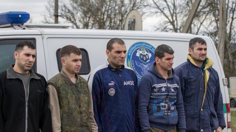 Україна передала Росії ще п’ятьох полонених мусульман - фото 1