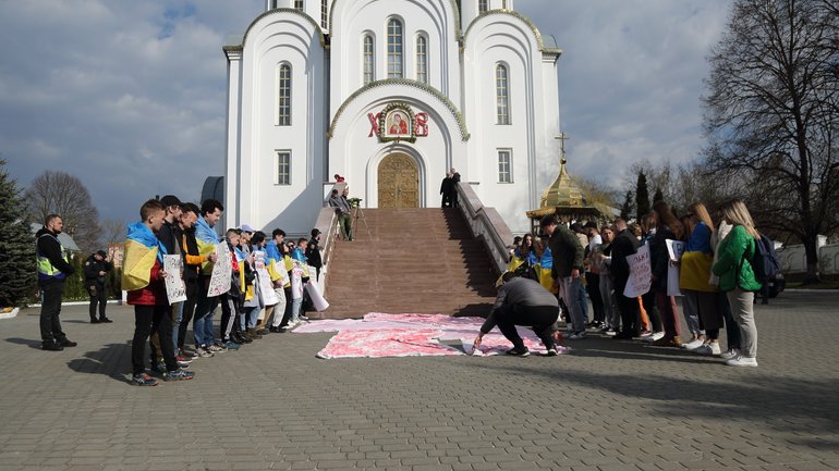 У Тернополі тривають мітинги проти Московського Патріархату - фото 1