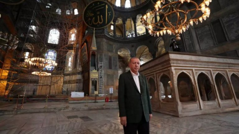Эрдоган в своем предвыборном ролике хвастается, что превратил собор Святой Софии в мечеть - фото 1