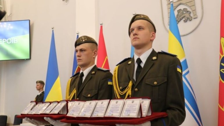 У Львові  родичів загиблих військових нагородили «Почесним знаком святого Юрія» - фото 1