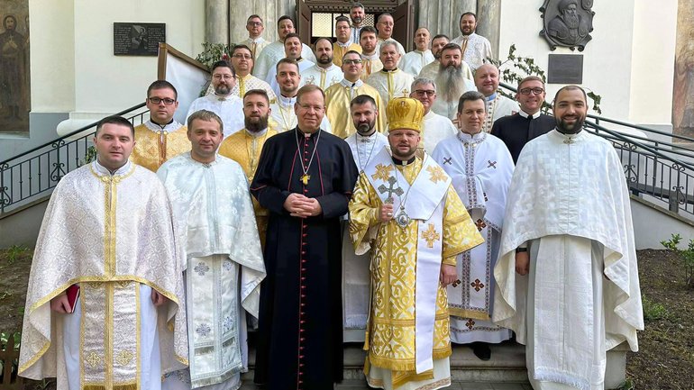 Президент Ради єпископських конференцій Європи священикам УГКЦ: «У вашому служінні ви є отцями в подвійному значенні» - фото 1