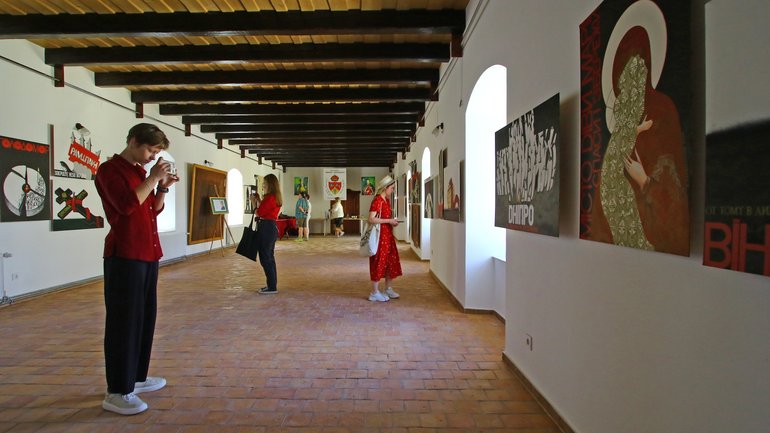 У римо-католицькому монастирі на Хмельниччині облаштували виставковий простір - фото 1
