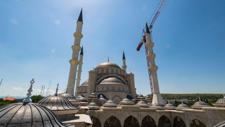 Оккупанты снова перенесли дату открытия Соборной мечети в Симферополе - фото 1