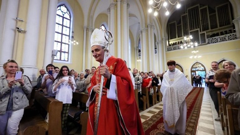 Папський посланець кардинал Дзуппі завершив перемовини у Москві - фото 1
