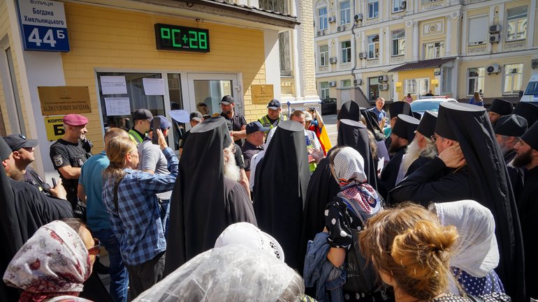 Court case regarding the eviction of the UOC-MP monks from Kyiv Pechersk Lavra was postponed to August - фото 1