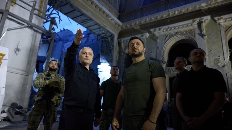 In Odesa, President viewed the damage to Spaso-Preobrazhensky Cathedral caused by Russian terrorist shelling - фото 1