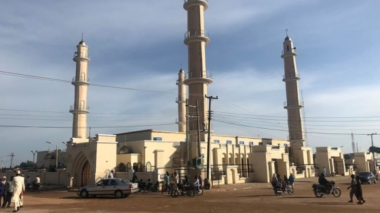 На півночі Нігерії внаслідок обвалу мечеті загинули семеро вірян - фото 1