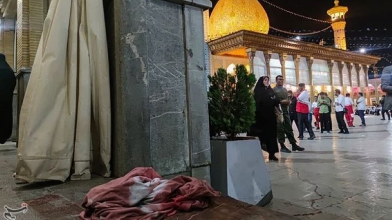 ІДІЛ скоїла напад на мечеть в Ірані, є загиблі - фото 1