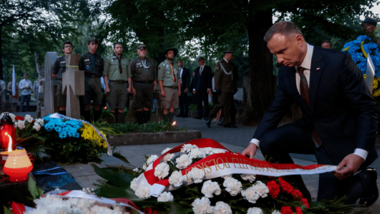 Президент Польши Анджей Дуда на православном кладбище почтил память воинов УНР - фото 1