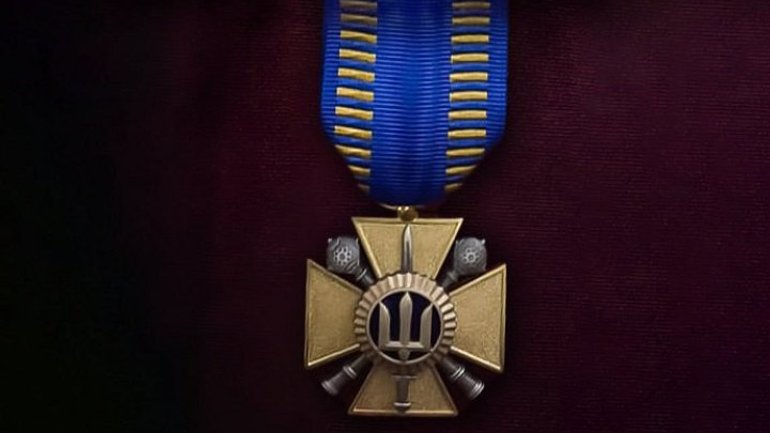 В Україні вперше вручили медаль "Лицарський хрест" за виняткову хоробрість - фото 1