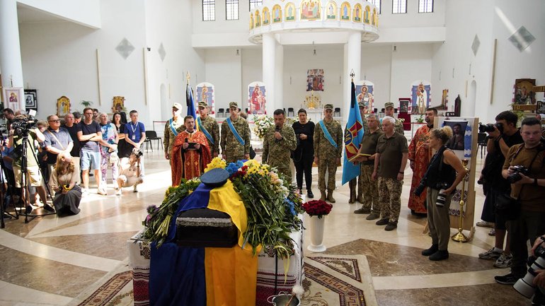 У Патріаршому соборі УГКЦ попрощалися із загиблим військовим пілотом «Джусом» - фото 1