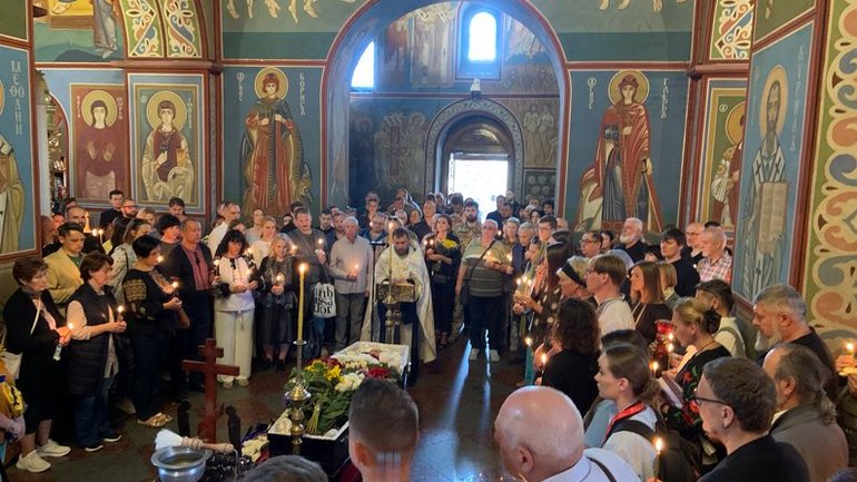 В Киеве в Михайловском соборе попрощались с известным религиоведом Игорем Козловским - фото 1