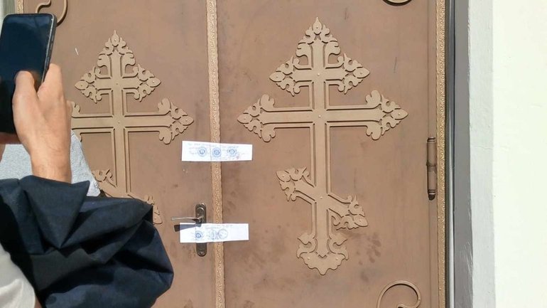 У Радомишлі опечатали Свято-Миколаївський собор і передали на зберігання релігійній громаді ПЦУ - фото 1