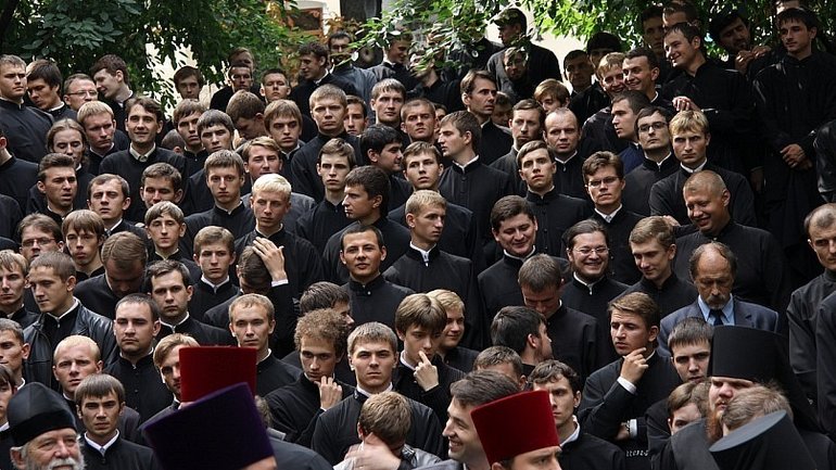 Студенти Київської Духовної Академії та Семінарії - фото 1
