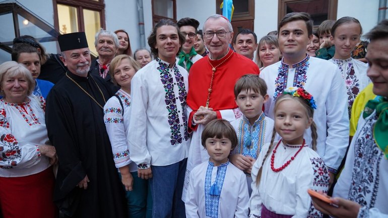 Держсекретар Ватикану  зустрівся з українськими біженцями у Словаччині - фото 1