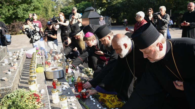 У Києві молитовно вшанували жертв Бабиного Яру - фото 1