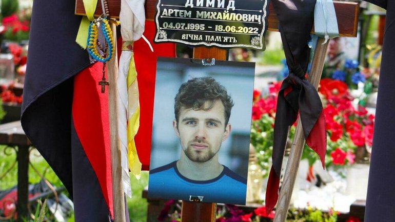 Artem Dymyd, a 27-year-old Ukrainian Catholic University graduate who was killed in battle in June 2022, lies buried at the military cemetery in Lviv, Ukraine. - фото 1