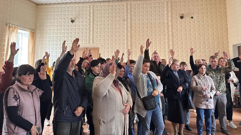 Голосування на зборах громади в с. Чепелівка - фото 1