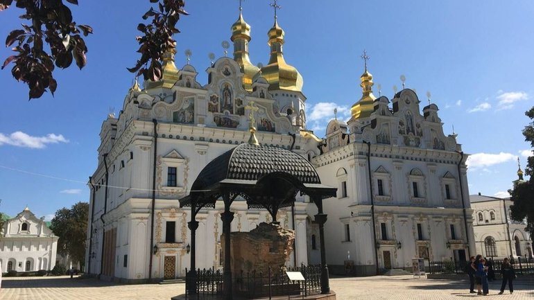 У Києво-Печерській лаврі усі охочі можуть побачити фрески, лицарські обладунки, стародруки та дари козацьких ктиторів - фото 1