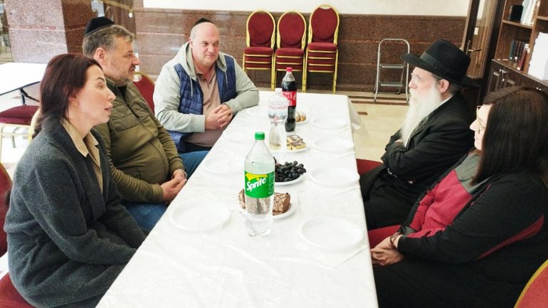 Голова Житомирської ОВА відвідав синагогу і провів зустріч з рабином - фото 1