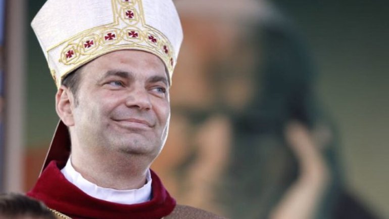 Папа Римський прийняв відставку польського єпископа через скандал з гей-оргією - фото 1