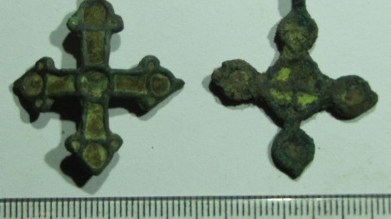 Хрестики та браслети Київської Русі виявлено під час розкопок у Рівному - фото 1