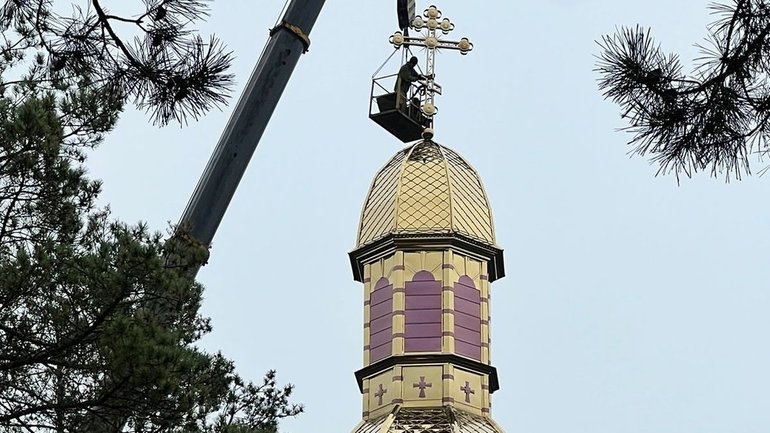 На Рівненщині на 36-метровому соборі монастиря на Повстанських могилах встановили купол - фото 1