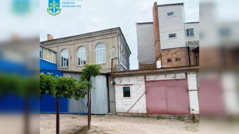 Суд зобов'язав підприємця знести склад, який він побудував біля 130-річної синагоги - фото 1