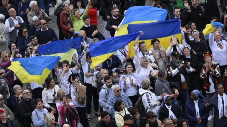 Папа українським прочанам: Молюся за мир у вашій стражденній країні - фото 1
