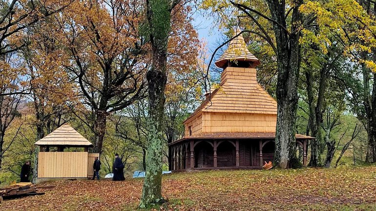 На Закарпатті у селі Щасливе реконструювали 340-річну дерев'яну церкву - фото 1