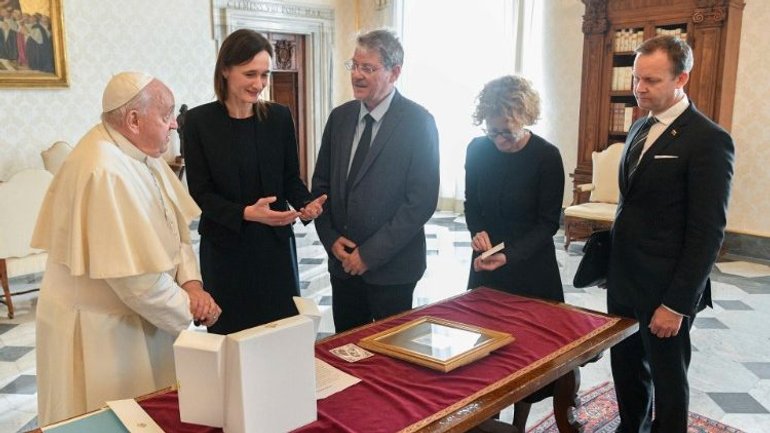 Lithuanian Seimas speaker presented the Pope with a lithograph of Ukrainian saint - фото 1